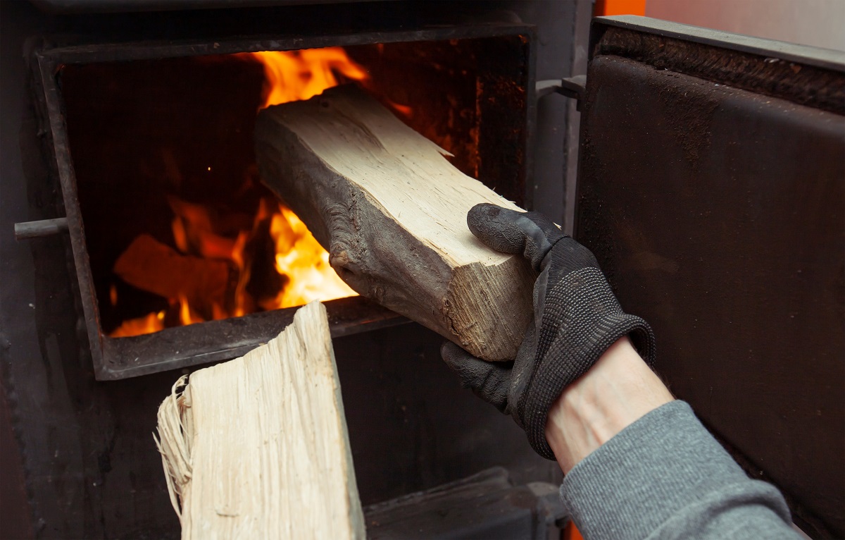 Výhody a nevýhody vytápění dřevem